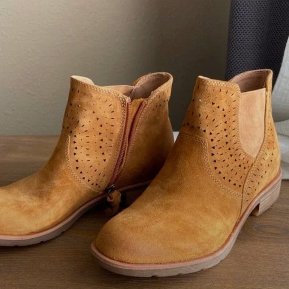 Sundance Sofft Barina Boots Honey Suede Size 9.5